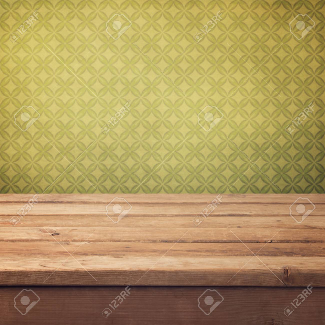 Vintage Sfondo Con Tavolo Ponte Di Legno E Carta Da Parati Retrò