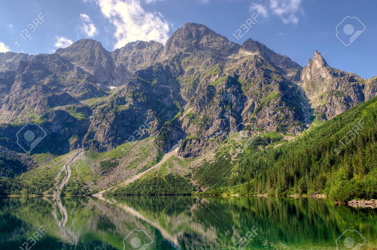 美しいポーランド湖モルスキエ Oko タトラ山脈 ポーランド の写真素材 画像素材 Image