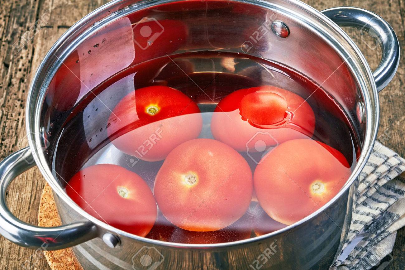 ripe tomatoes in a pot of water - 42608784 ripe tomatoes in a pot of water - 42608784
