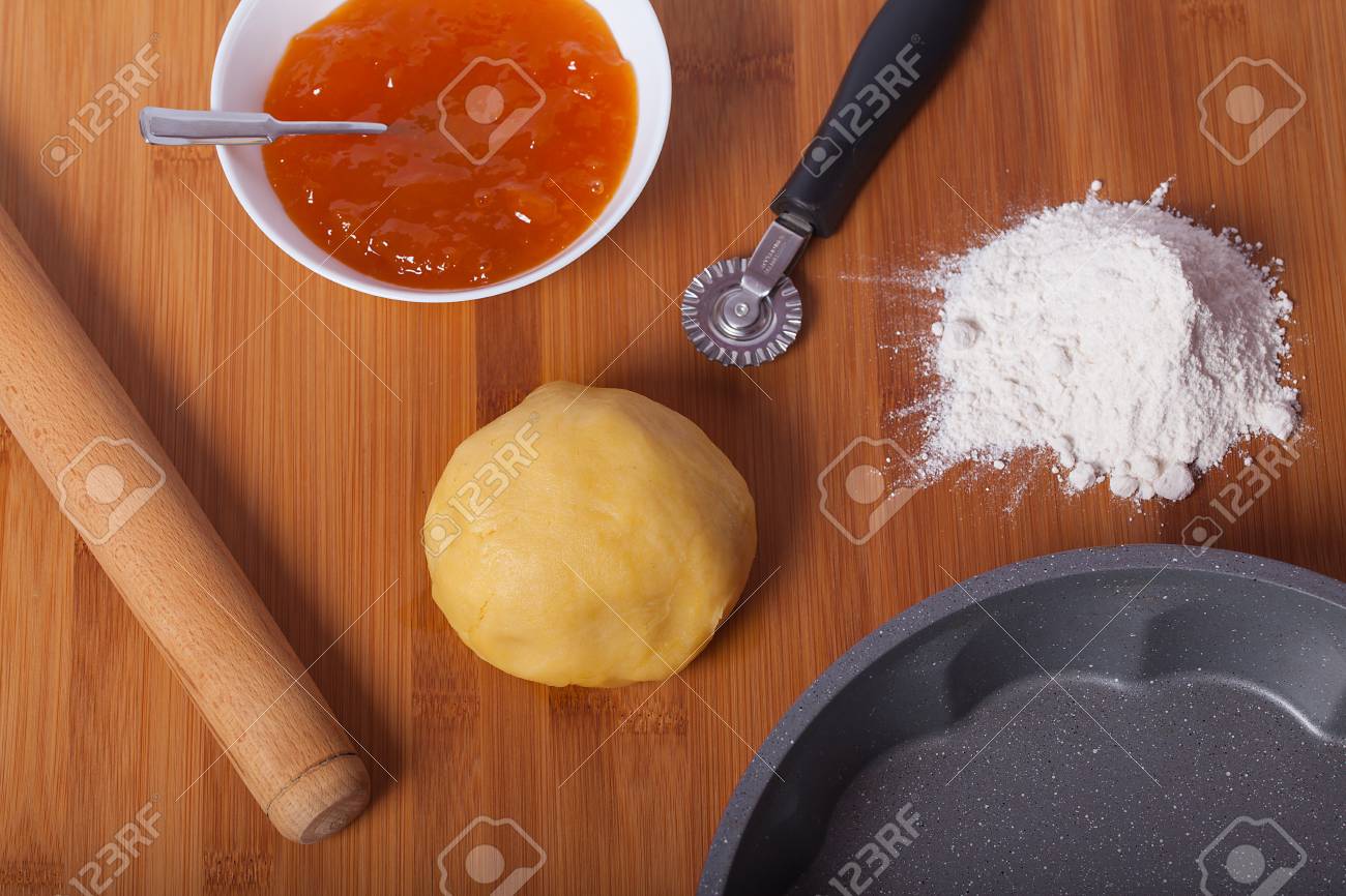 Dough for tarts and preparation for cooking. - 85409635 Dough for tarts and preparation for cooking. - 85409635