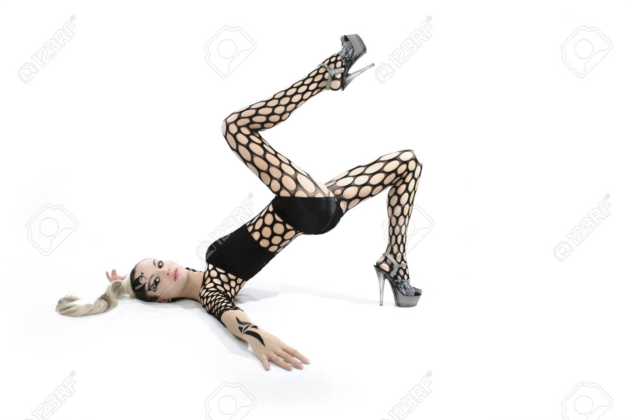 アクロバティックなポーズがセクシーな衣装で白い背景でポーズ美しい少女 の写真素材 画像素材 Image