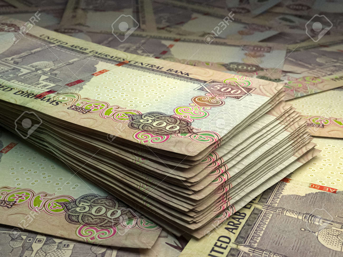 아랍에미리트의 돈. 아랍에미리트 디르함 지폐. 에이드 지폐. 500 디르함. 비즈니스, 금융, 뉴스 배경입니다. 로열티 무료 사진,  그림, 이미지 그리고 스톡포토그래피. Image 171722907
