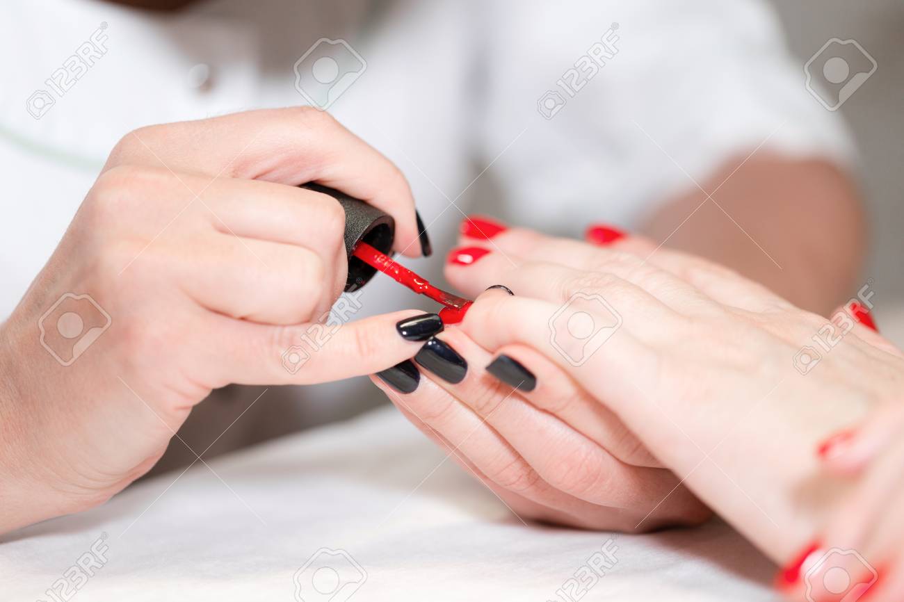 Drawing on nails Drawing on nails