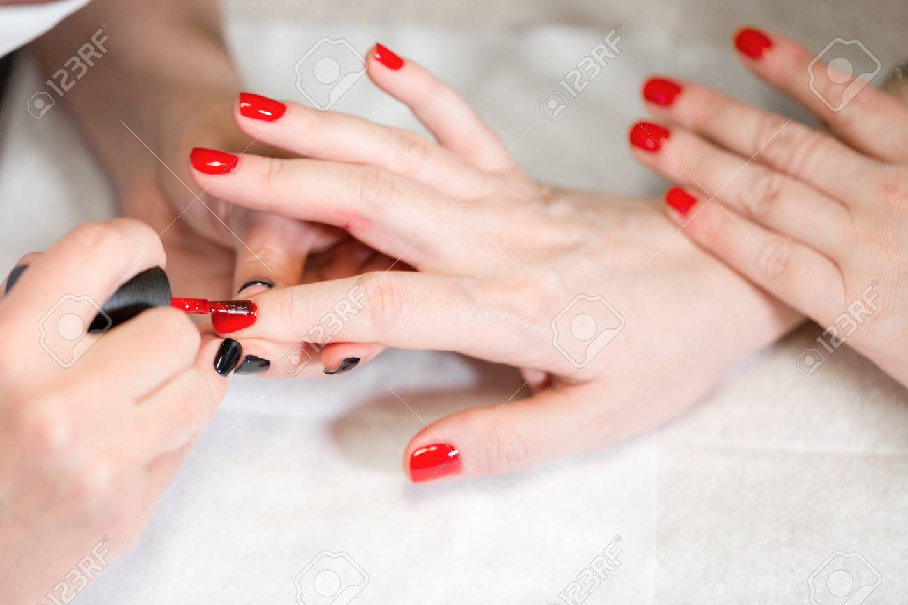 Drawing on nails Drawing on nails