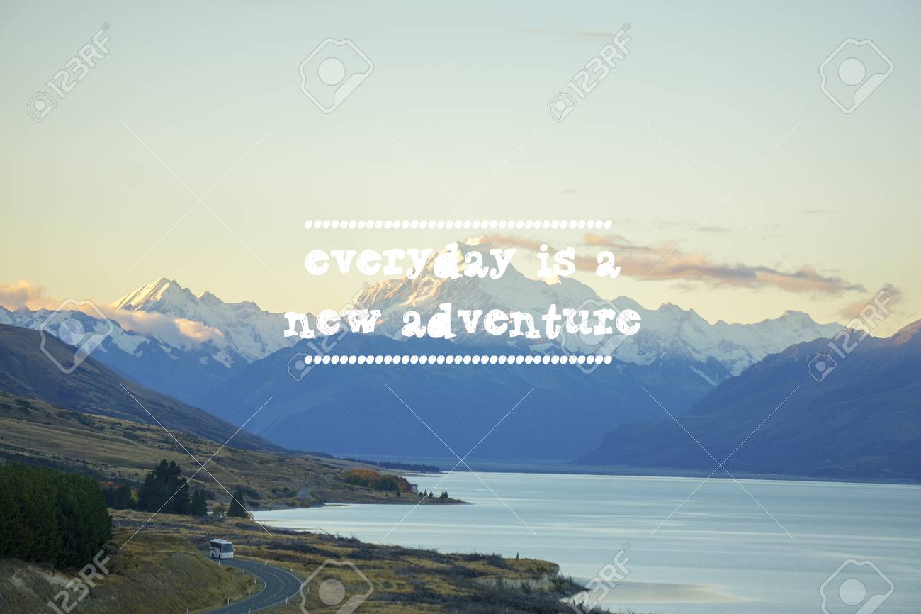 Immagini Stock Viaggiare Citazione Ispiratrice Con Frase Ogni Giorno E Una Nuova Avventura Image