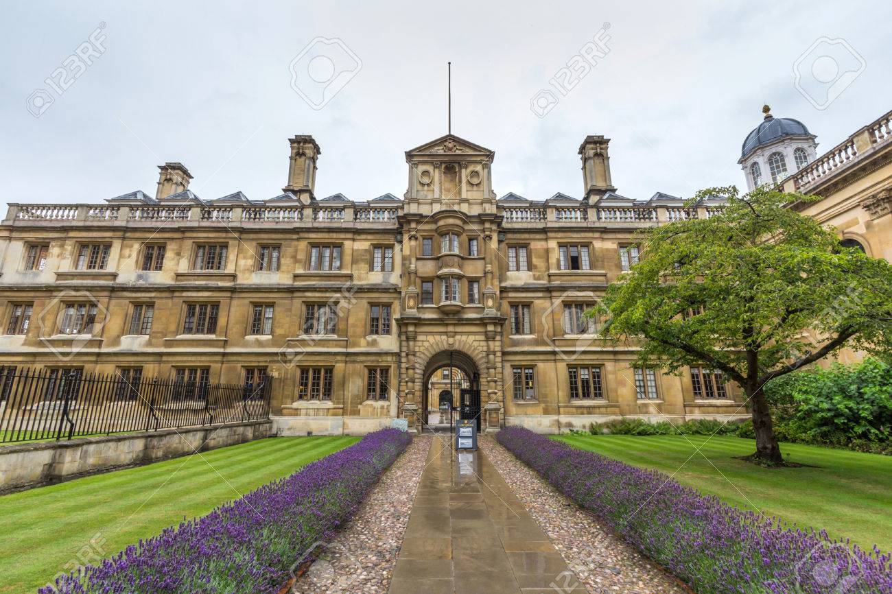 케임브리지 대학의 클레어 칼리지 (clare College) 대학은 대학 홀로 1326 년에 설립되어 두 번째로 오래된 생존  대학입니다. 로열티 무료 사진, 그림, 이미지 그리고 스톡포토그래피. Image 43260888.
