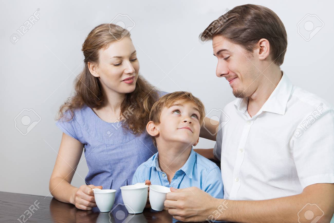 Immagini Stock Madre Padre E Figlio Che Bevono Caffe Insieme Image