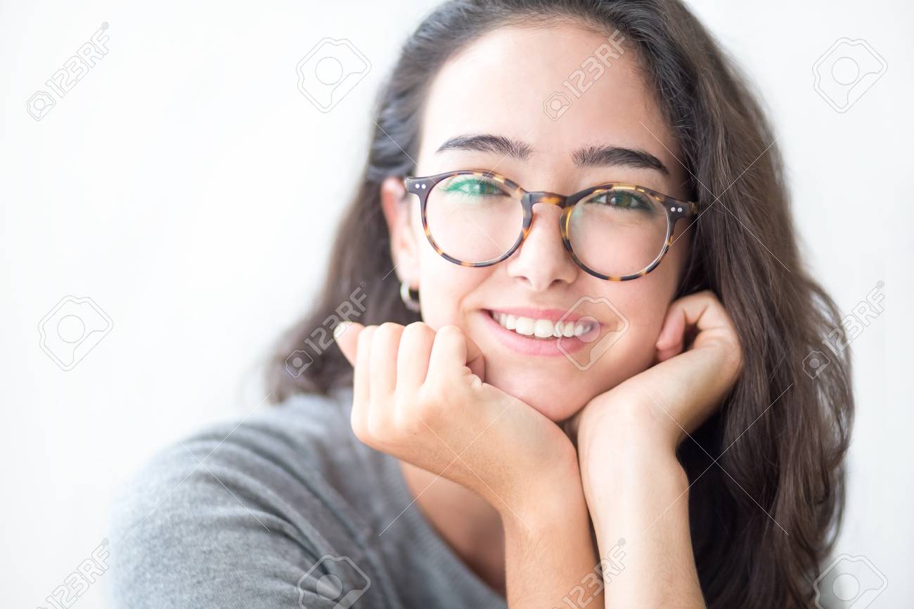 Mädchen mit Brille Mädchen mit Brille