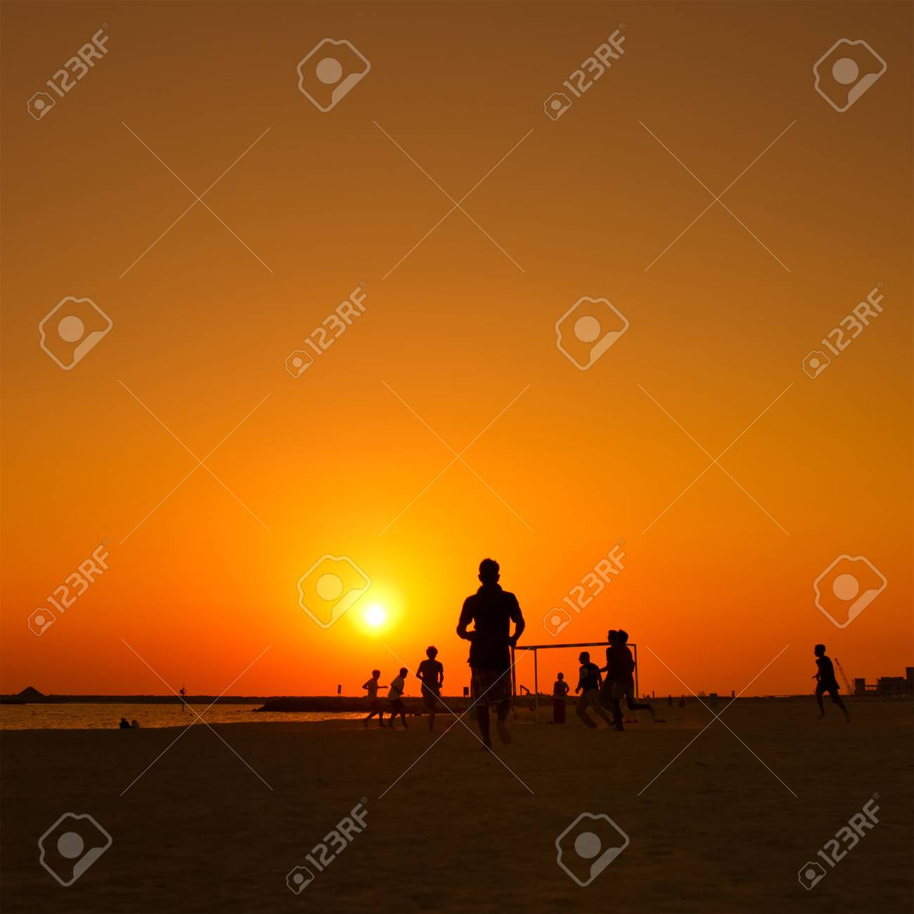 Jugando Al Fútbol Amateur En La Playa