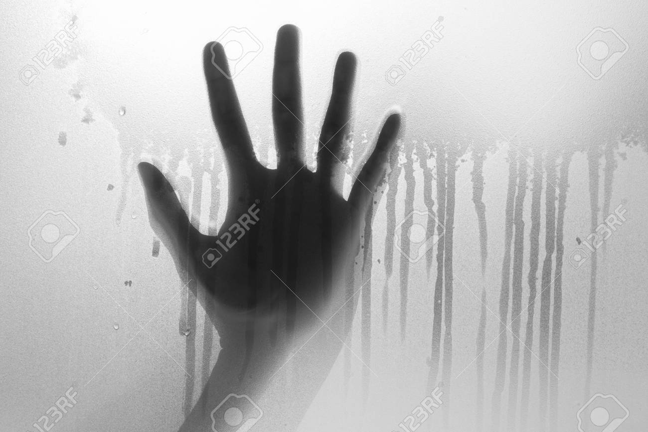手白の影フロスト ガラスを表す危険 恐怖 ヘルプ ホラーと怖い の写真素材 画像素材 Image
