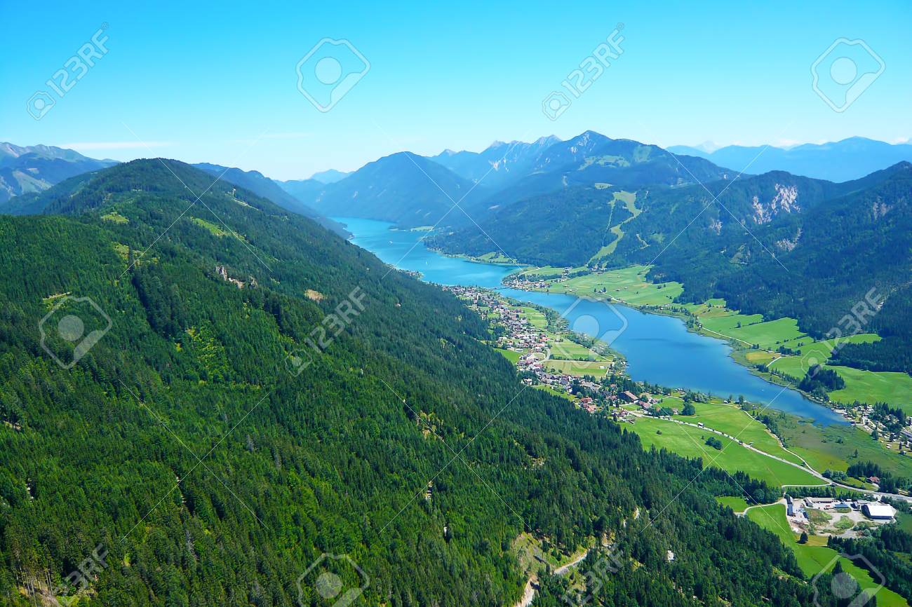 Weissensee In Osterreich Aus Dem Flugzeug Lizenzfreie Fotos Bilder Und Stock Fotografie Image 46083616