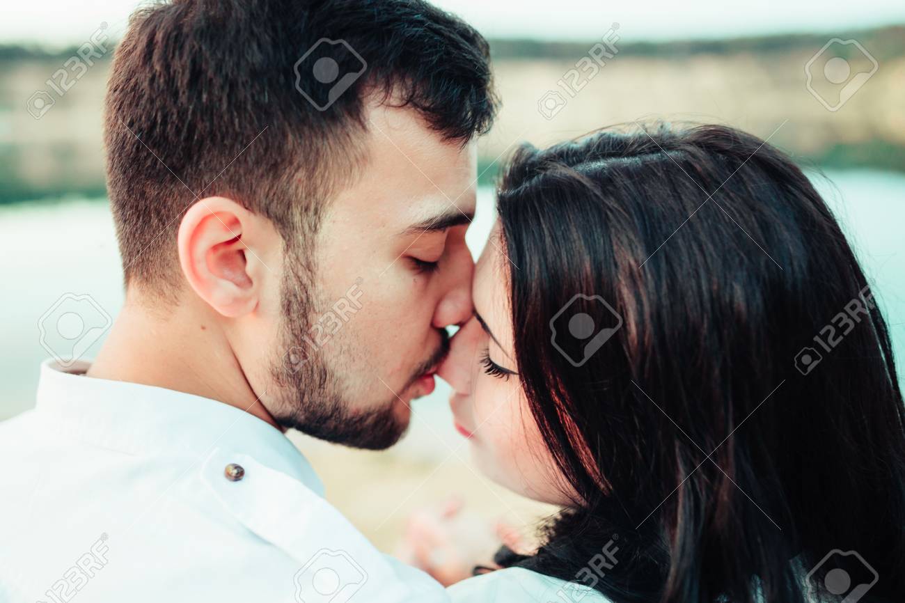 お互い愛し合っている男女 の写真素材 画像素材 Image