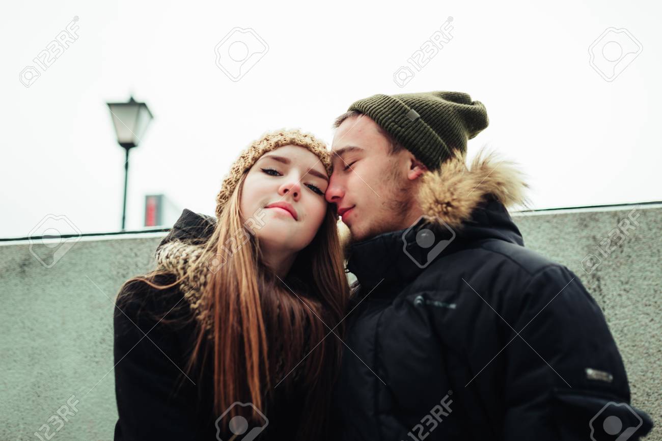 お互い愛し合っている男女 の写真素材 画像素材 Image