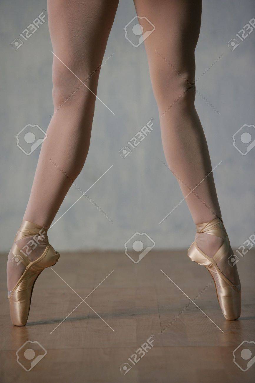 バレリーナの足 の写真素材 画像素材 Image