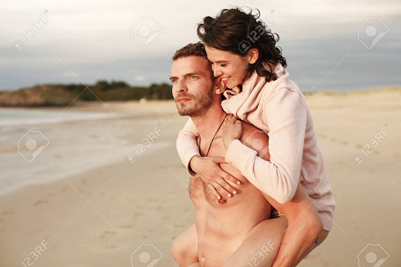 04 ビーチセックスにカップルします。の写真素材・画像素材 Image 22878999