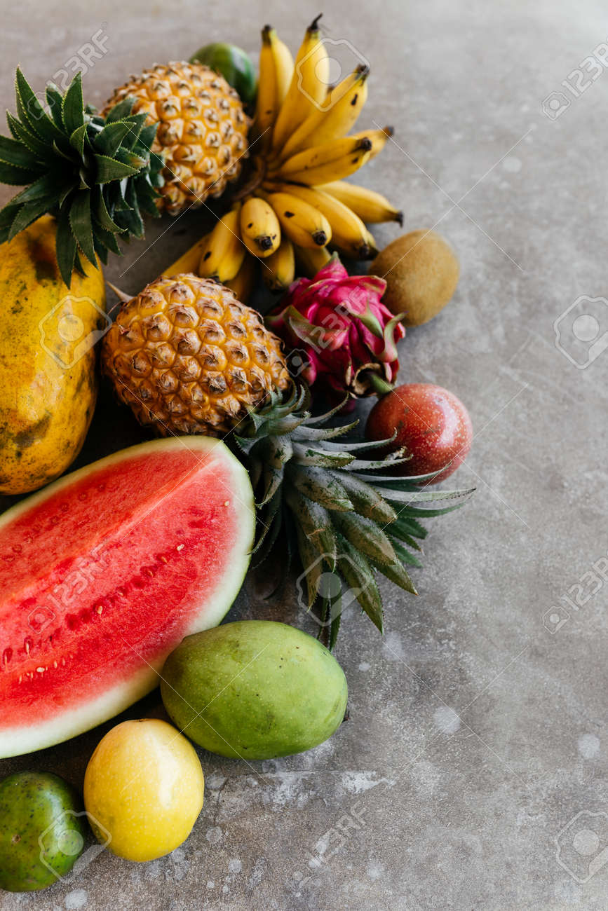 https://previews.123rf.com/images/margobasarab/margobasarab2010/margobasarab201000011/156440958-fresh-healthy-tropical-fruits-melon-pineapple-mango-bananas-dragon-fruit.jpg