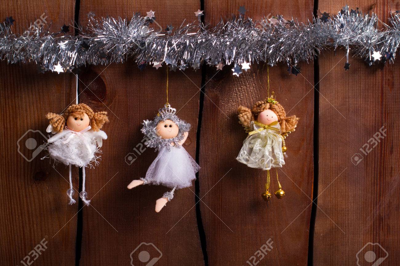 三妖精の木の塀で重量を量る クリスマスの装飾 の写真素材 画像素材 Image