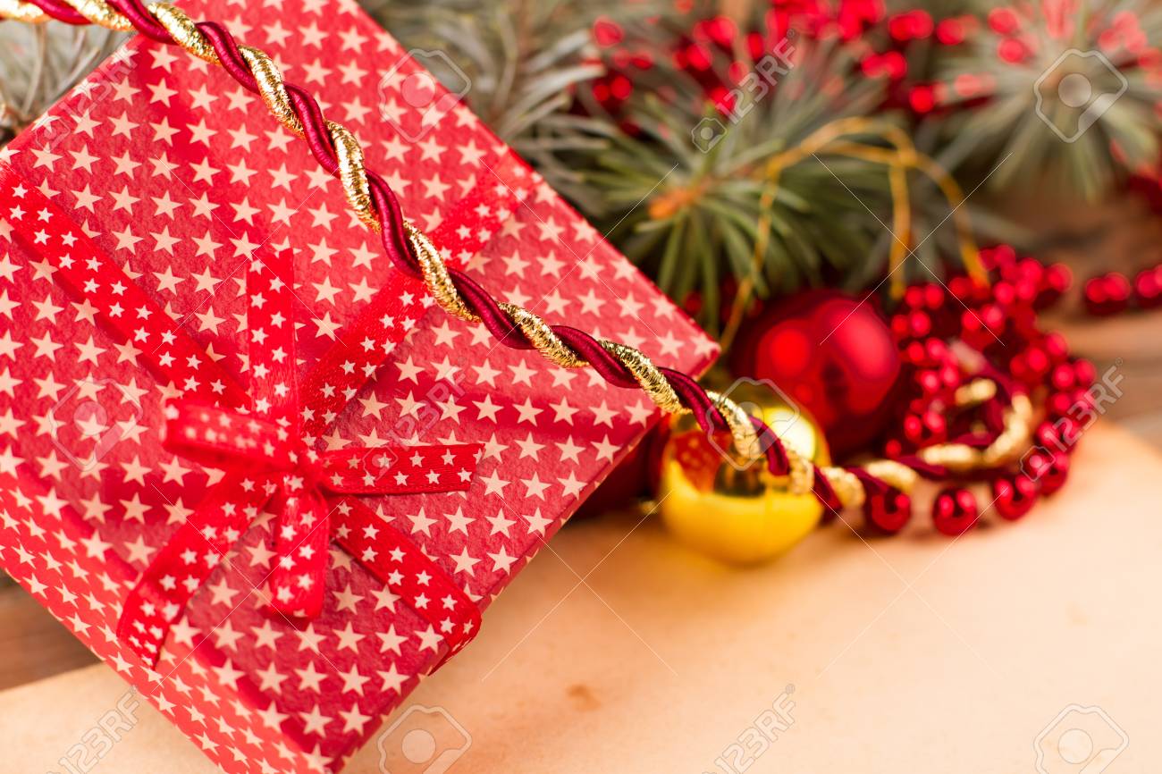 Bellissime Immagini Natalizie.Immagini Stock Regali Di Natale Tanto Attesi New Years E Presto Bellissime Decorazioni Natalizie Image 89099303