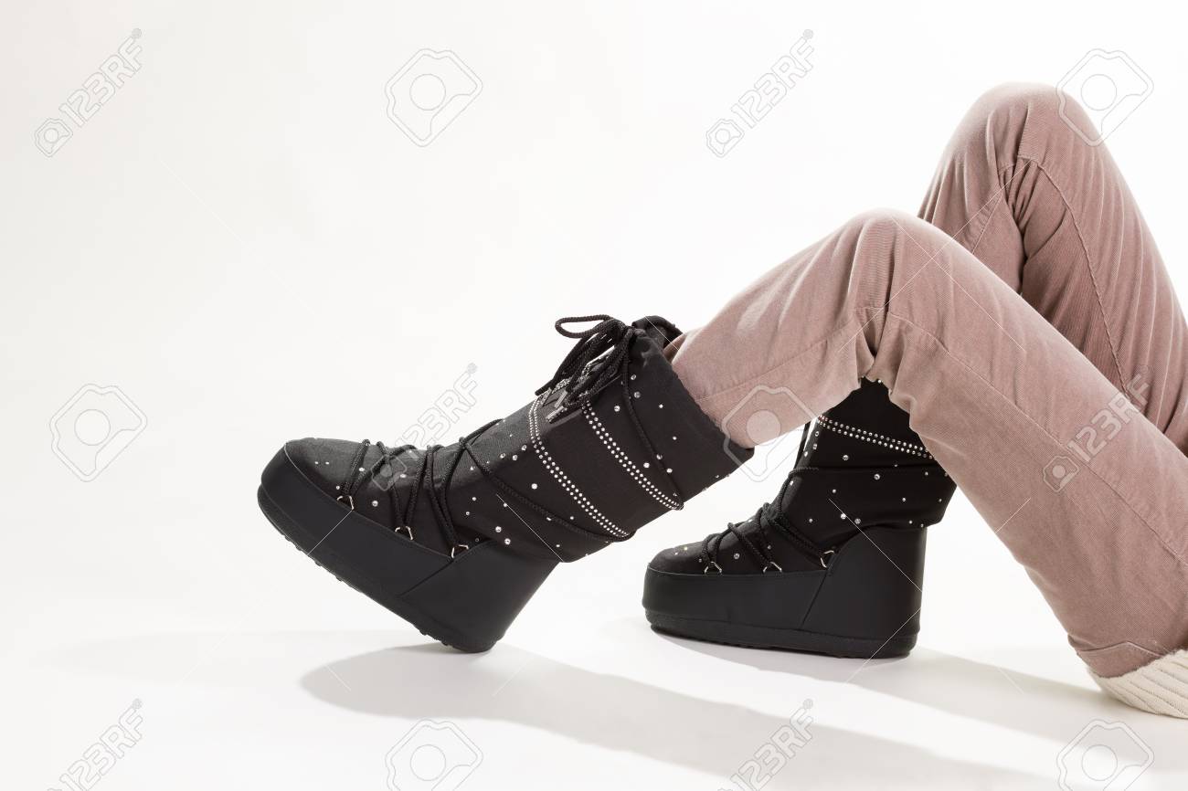 moon boots beige