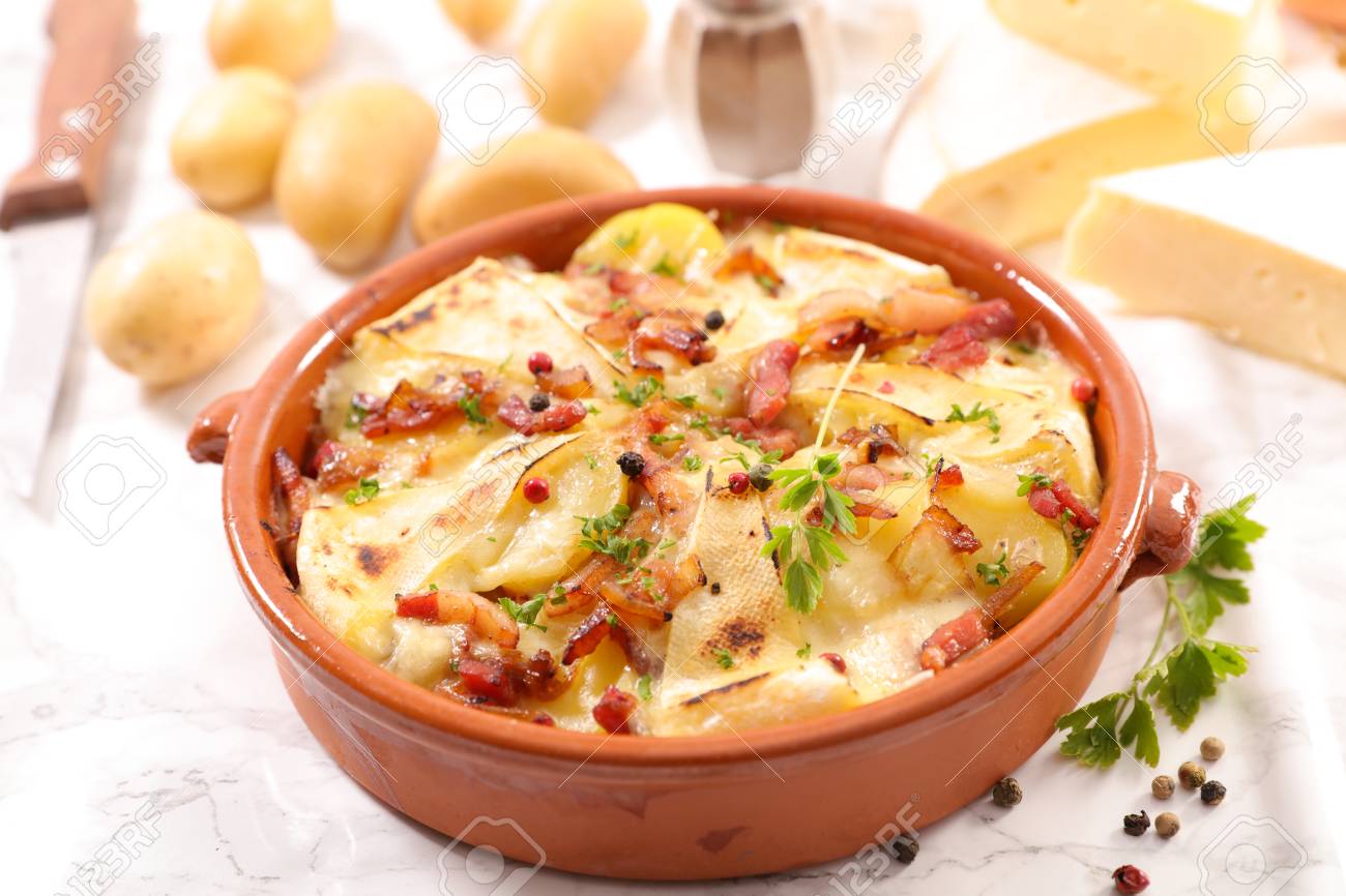 Immagini Stock French Tartiflette Potato Bacon And Reblochon