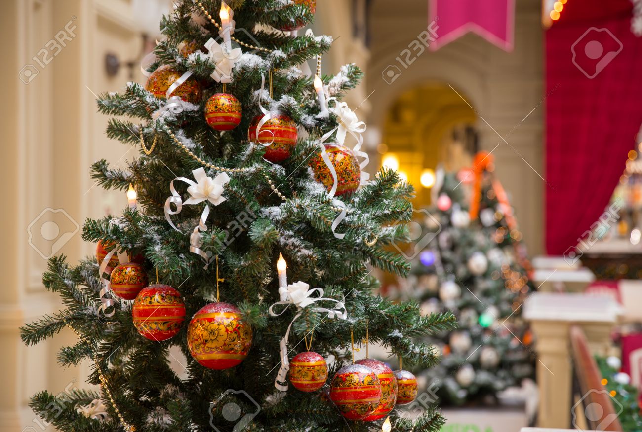 ロシアの伝統的なスタイルのクリスマス ツリーの飾りを の写真素材 画像素材 Image