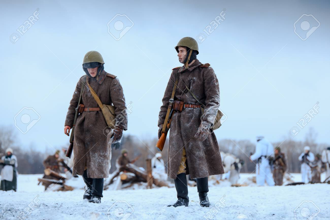 ネリドヴォ モスクワ地域 ロシア 17 年 1 月 22 日 第二次世界大戦の第 1 ウクライナ戦線の赤軍の冬の防御的な戦いの復興という 戦場 ホット雪 1944 年 戦いの後赤い軍隊兵士 の写真素材 画像素材 Image ネリドヴォ モスクワ地域 ロシア 17 年 1 月 22 日 第二次世界大戦の第 1 ウクライナ戦線の赤軍の冬の防御的な戦いの復興という 戦場 ホット雪 1944 年 戦いの後赤い軍隊兵士 の写真素材 画像素材 Image