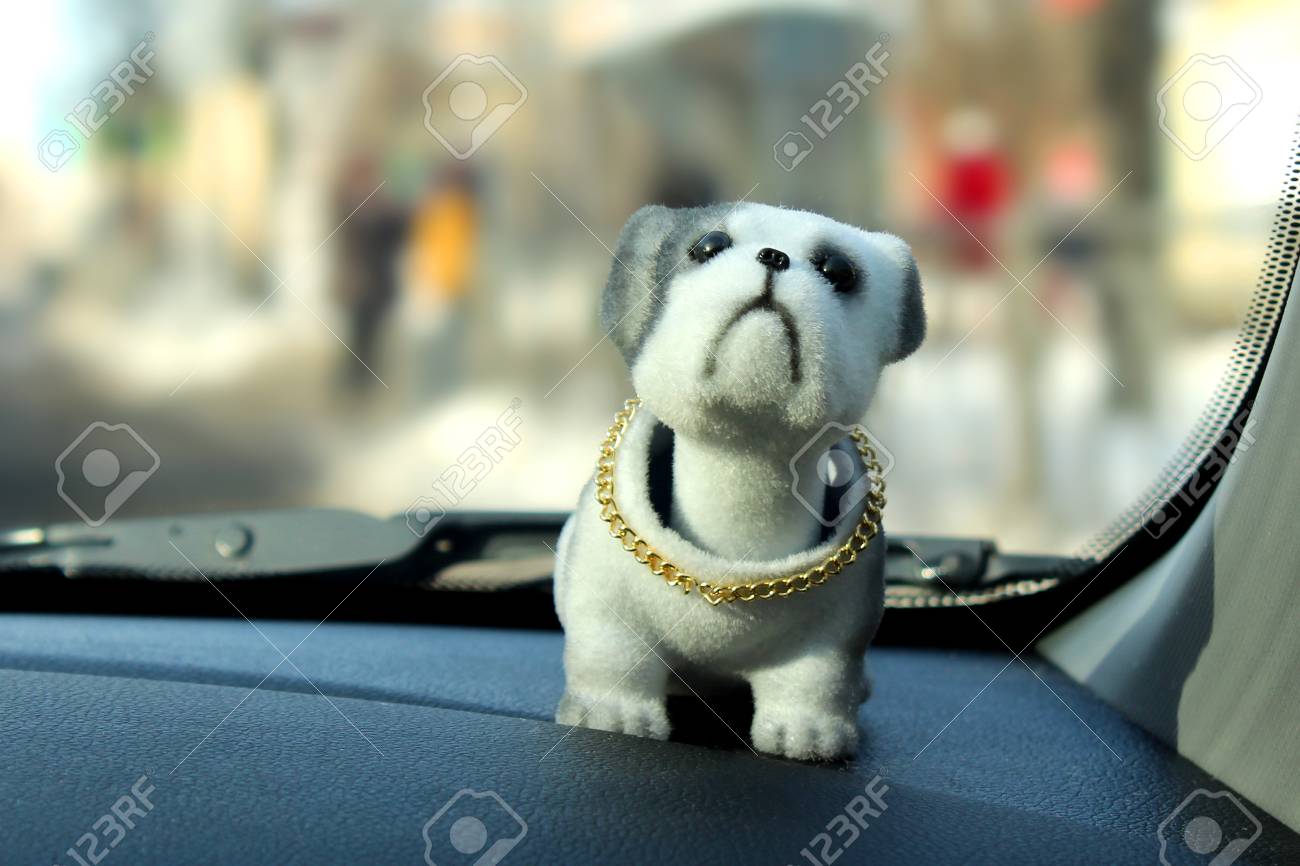 nodding dashboard toys