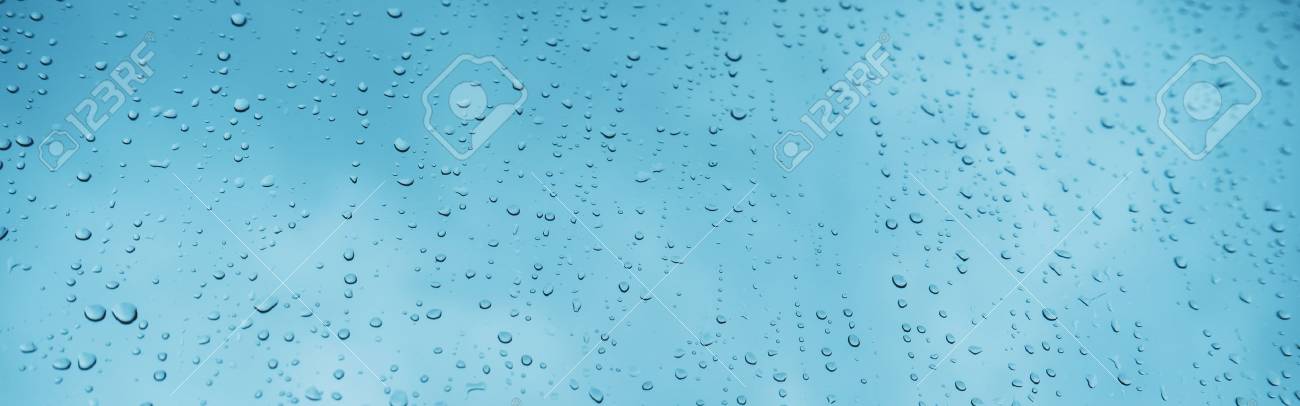 Vidro Azul Com Pingos De Chuva Fundo Textura Horizontal Vista Superior Isolado Chuva No Cenario Da Janela Luz Ceu Azul Agua Limpa No Espaco Em Branco De Volta Parede Mockure Nuture Fotos