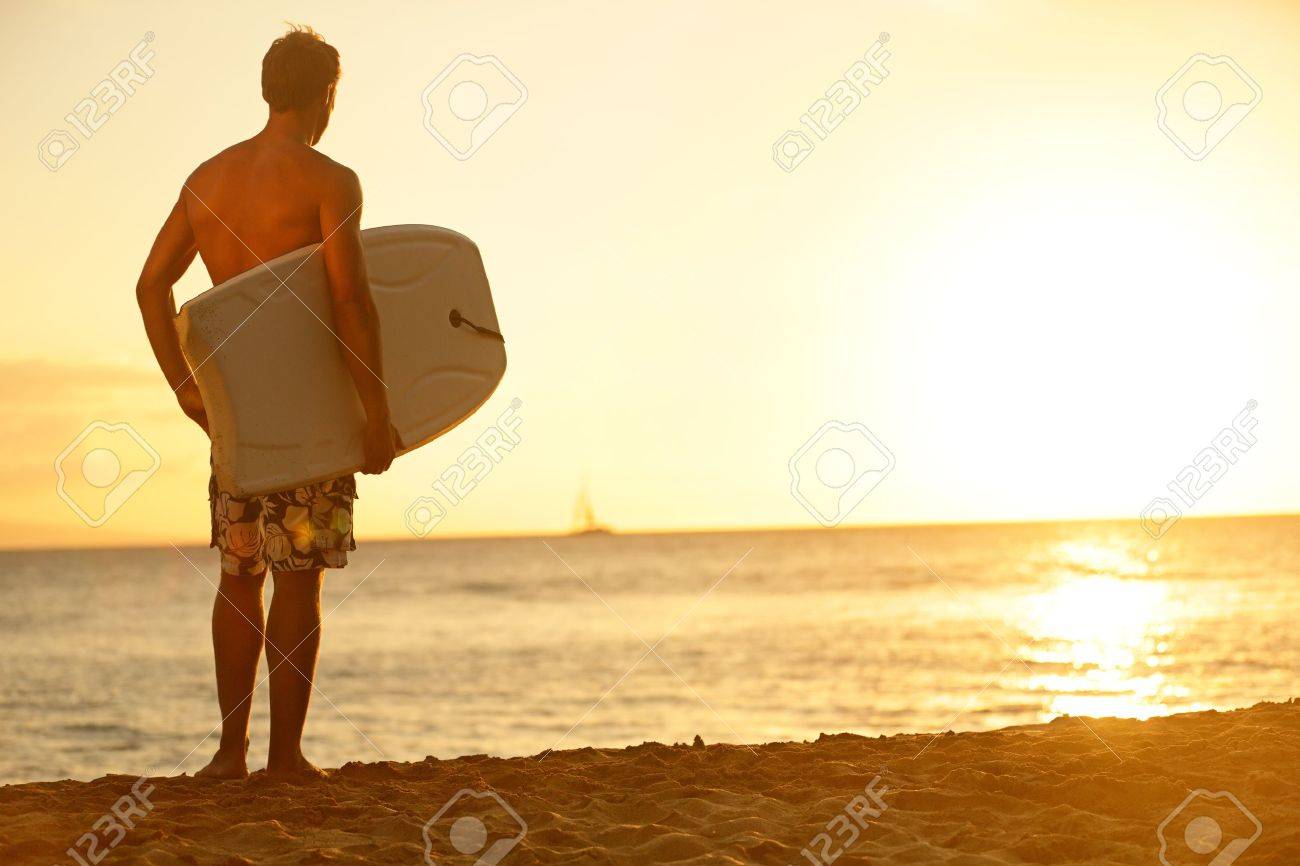 熱帯のビーチで夕日とボディボード夏の休日休暇を楽しんで男性フィットボディ サーファー男 の写真素材 画像素材 Image 熱帯のビーチで夕日とボディボード夏の休日休暇を楽しんで男性フィットボディ サーファー男 の写真素材 画像素材 Image