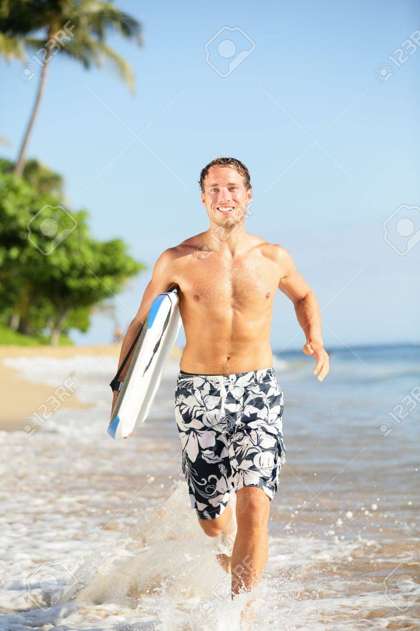 男サーファー サーフィン ボディー ボード熱帯のビーチの水で実行するいると の写真素材 画像素材 Image 男サーファー サーフィン ボディー ボード熱帯のビーチの水で実行するいると の写真素材 画像素材 Image