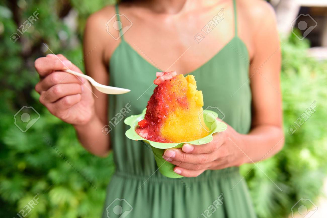 シェイブ アイス ハワイのかき氷のデザートです 伝統的なハワイのデザート料理のクローズ アップ の写真素材 画像素材 Image シェイブ アイス ハワイのかき氷のデザートです 伝統的なハワイのデザート料理のクローズ アップ の写真素材 画像素材 Image