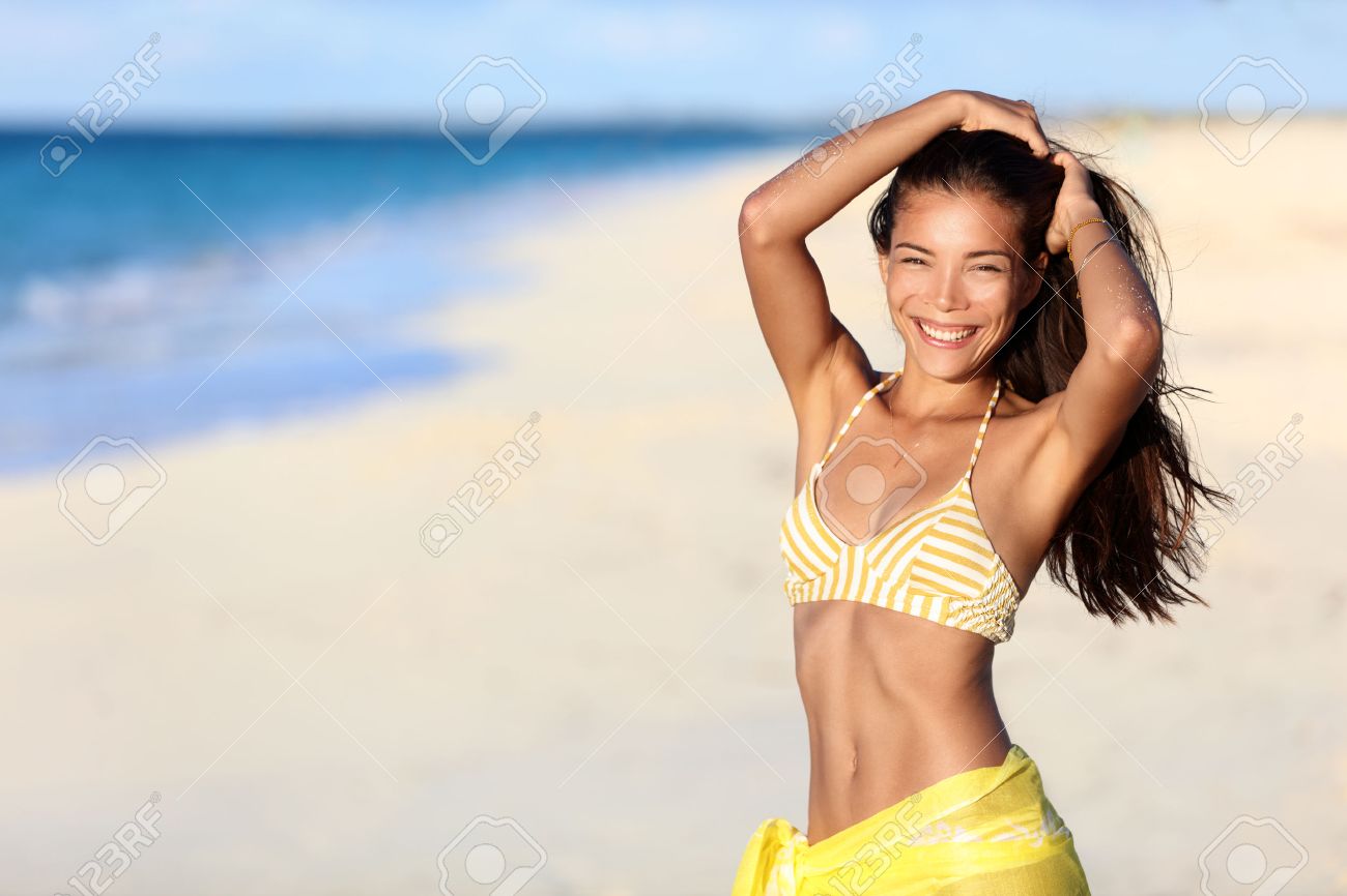 Mucha La Tonificado Cámara Con Peso Y Cuerpo Atractiva De Estómago Confianza Pérdida Mujer Sonriendo En Forma Playa Delgado Bikini Feliz A Rj34L5A