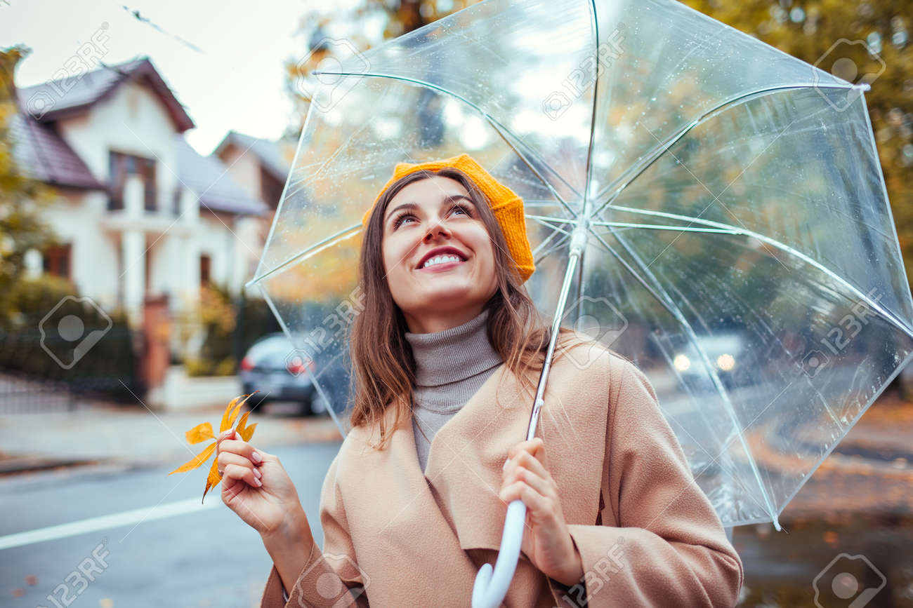 暖かい傘の下で 暖かい傘の下で 楽天市場】ハッと！アンブレラ かぶる