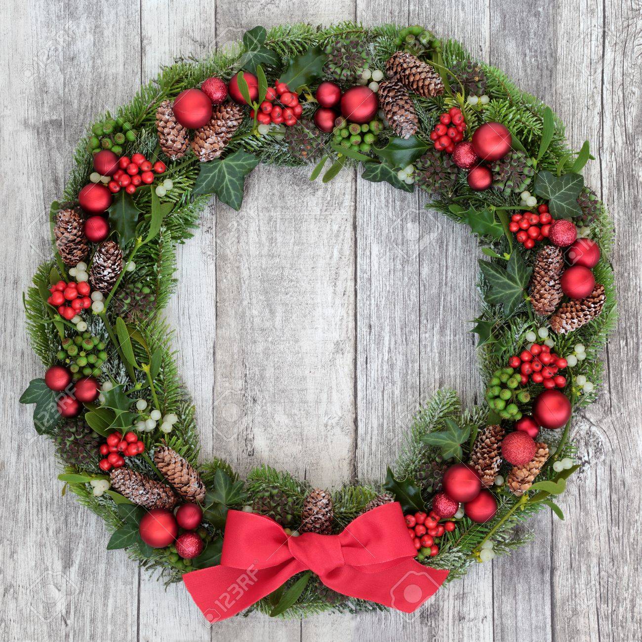 Red Berry Pine Core Outdoor Entrance Christmas Scene Decoration Wreath Epeolatry Christmas Wreath Christmas Decoration Christmas Wreath with Red Bow