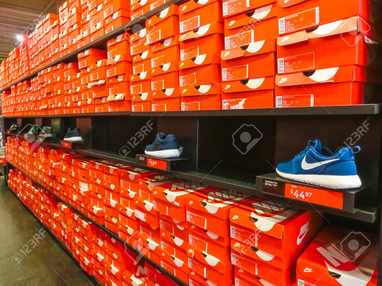 mons outlet nike