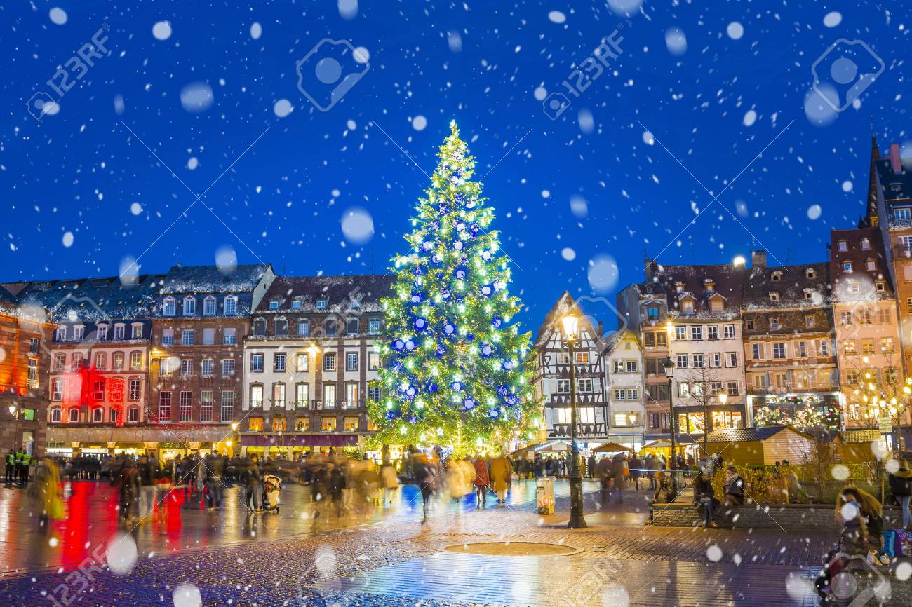 Christmas tree and xmas market at Kleber Square at night in medieval city of Strasbourg - capital of Noel, Alsace, France. - 89422570 Christmas tree and xmas market at Kleber Square at night in medieval city of Strasbourg - capital of Noel, Alsace, France. - 89422570