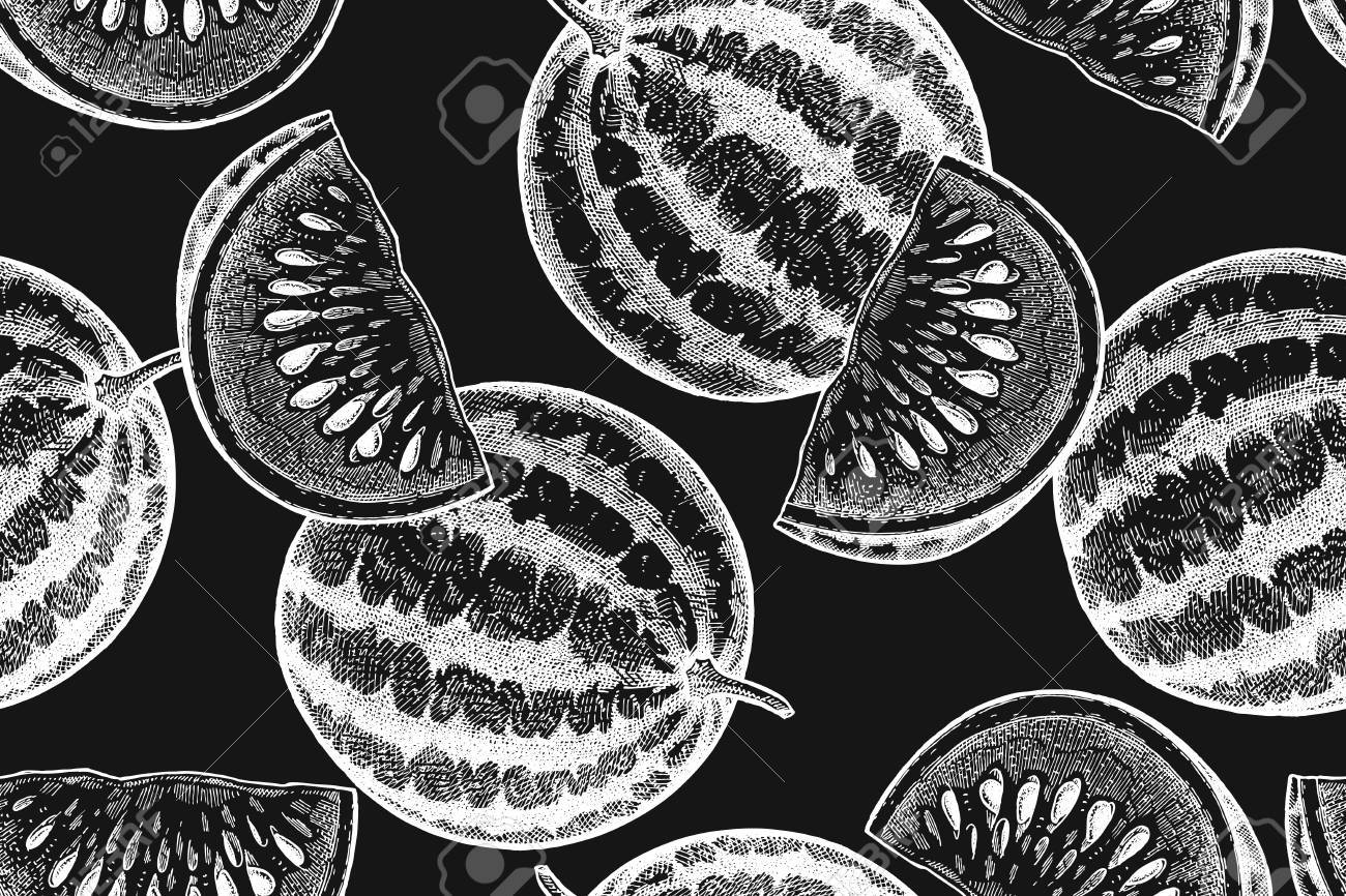スイカの白いチョーク ブラック ボードに シームレス パターン ビンテージ彫刻手法の中で現実的な果物 黒と白 ベクトル イラスト 手描き 食品のキッチン デザイン のイラスト素材 ベクタ Image