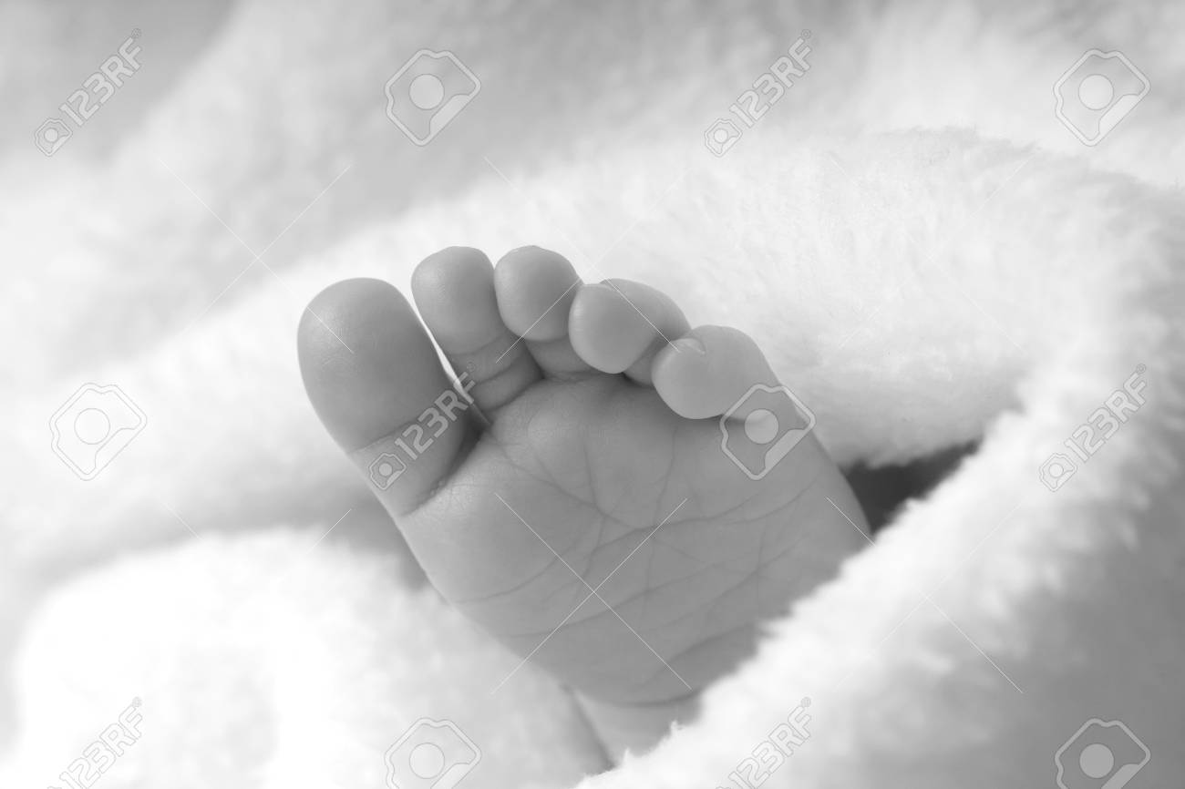 Pie De Bebe En Blanco Y Negro Fotos Retratos Imagenes Y Fotografia De Archivo Libres De Derecho Image