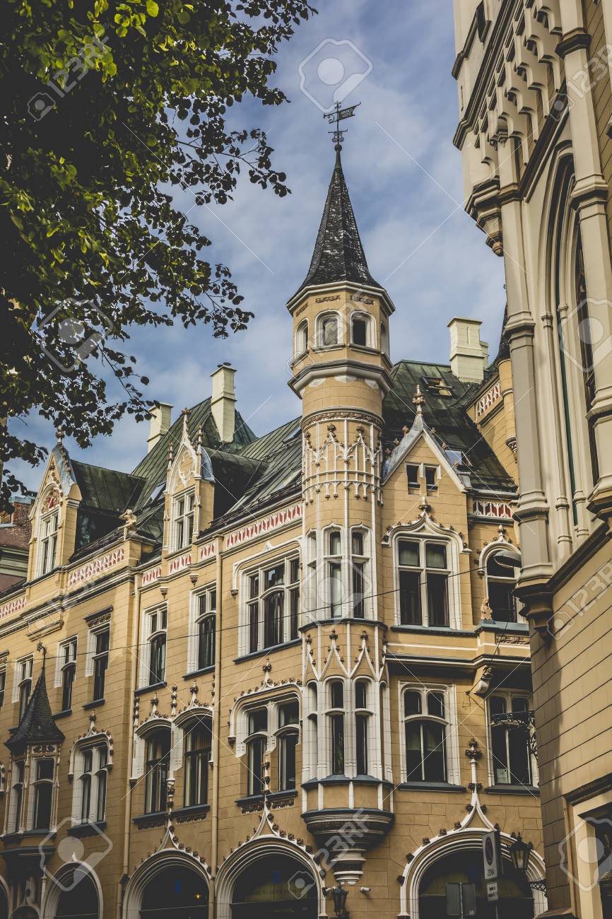 Famous Old Architecture Buildings