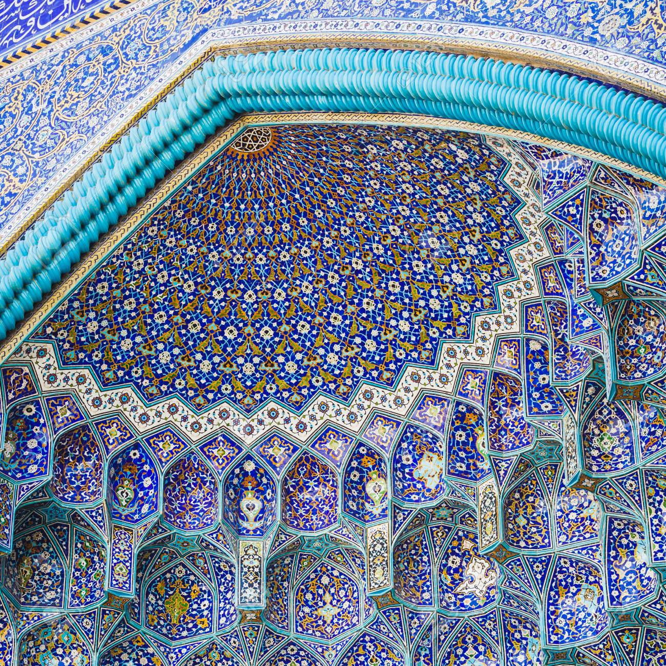 92366979-details-of-sheikh-lotfollah-mosque-in-isfahan-iran.jpg