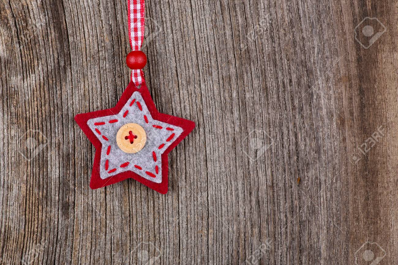 Decorazione Stella Di Natale.Immagini Stock Tessuto Decorazione Stella Di Natale Rosso A Mano Su Rustico Elm Sfondo Di Legno Stile Retro Copia Spazio Image 47107766
