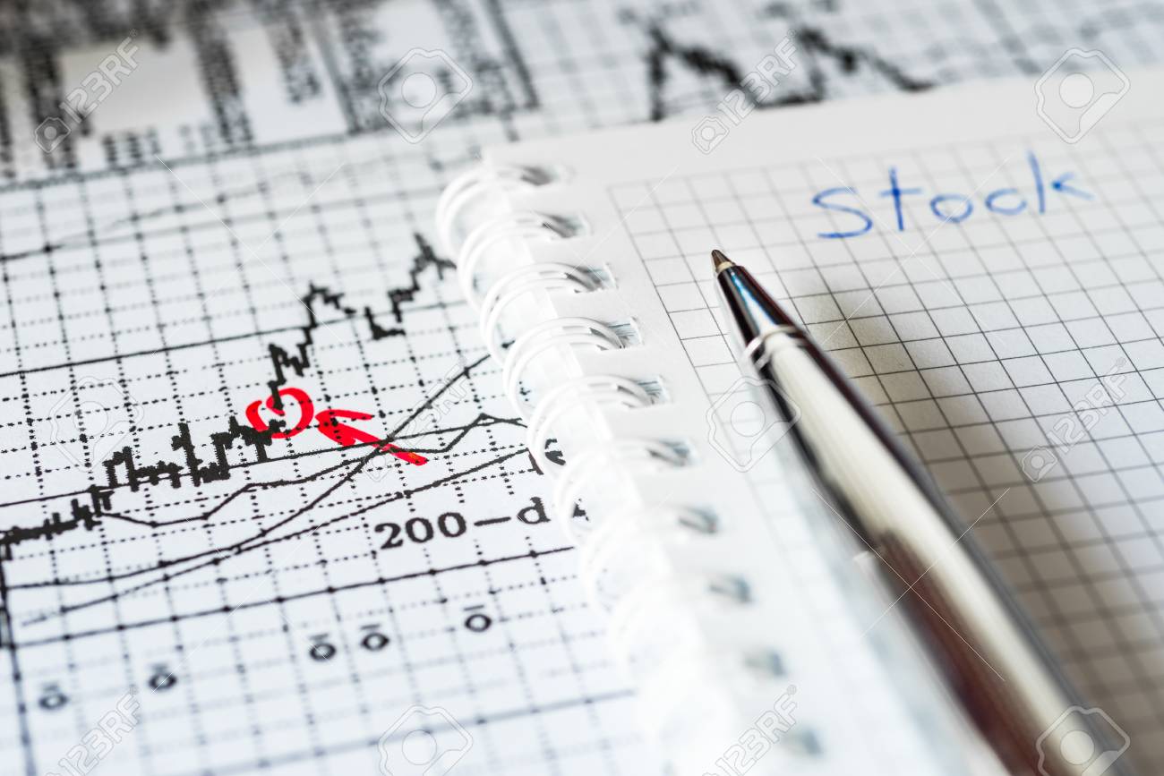 株価チャート分析 その結果を書き込む の写真素材 画像素材 Image 43047655