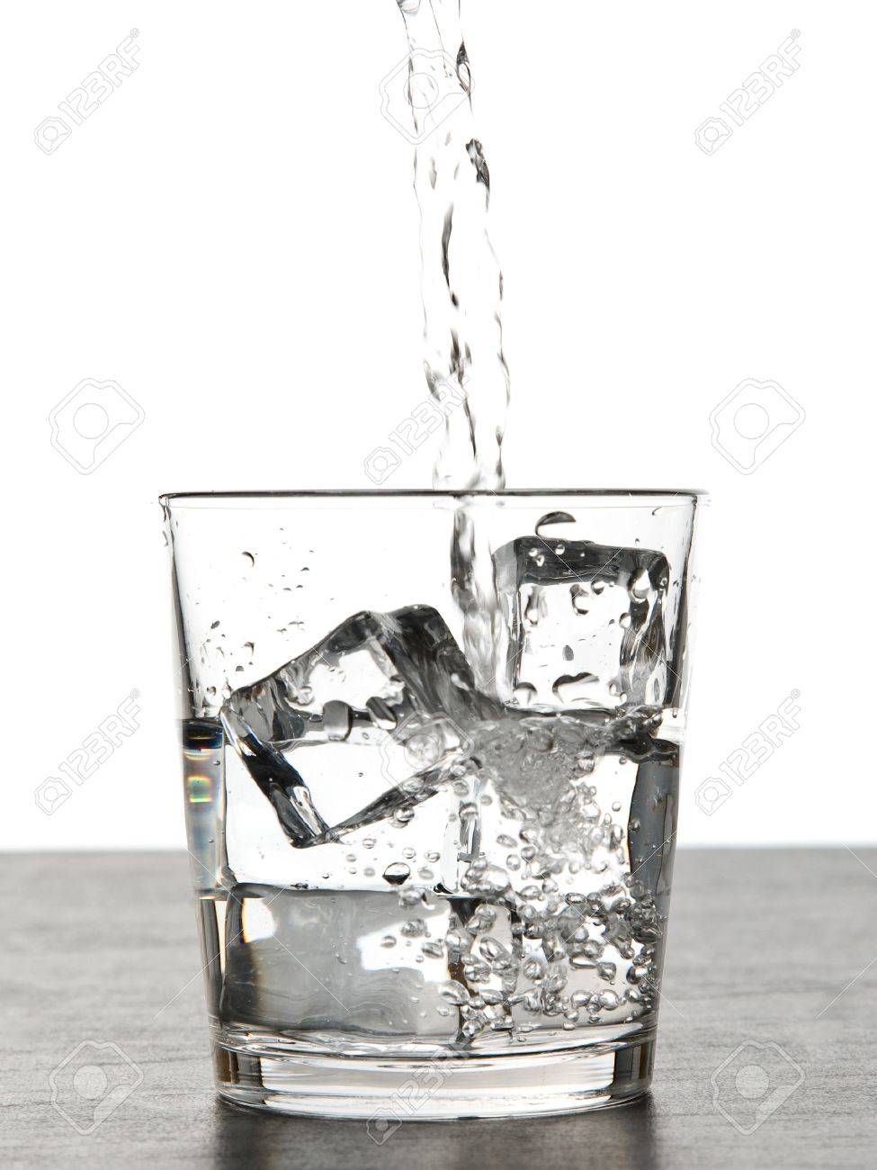 レトロな背景イラストのアイスクリーム漫画のキャラクター ストックベクター ©interactimages 567309376, image size:975x1300