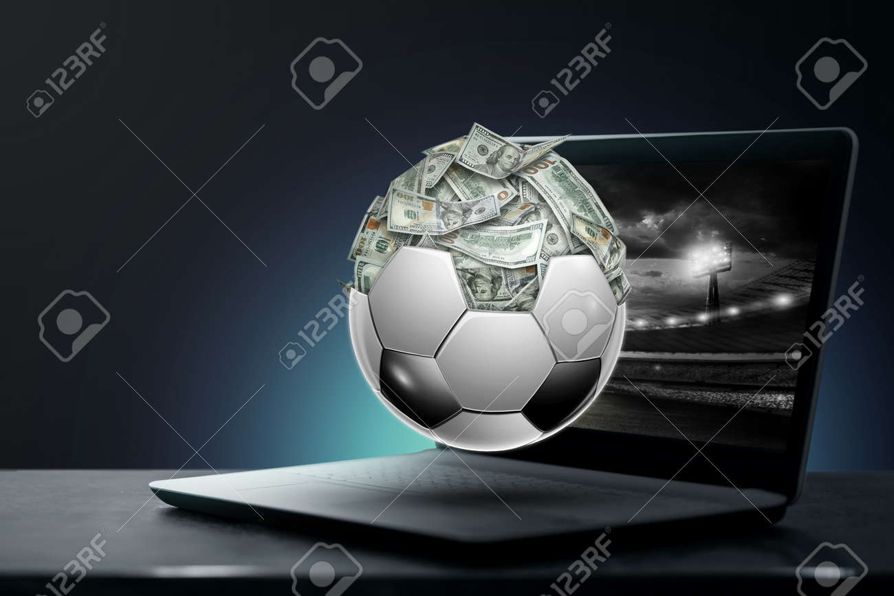 ドルはサッカーボールの中にあり、ボールはお金でいっぱいです。スポーツベッティング、サッカーベッティング、ギャンブル、ブックメーカー、大勝利の写真素材・画像素材  Image 175652683