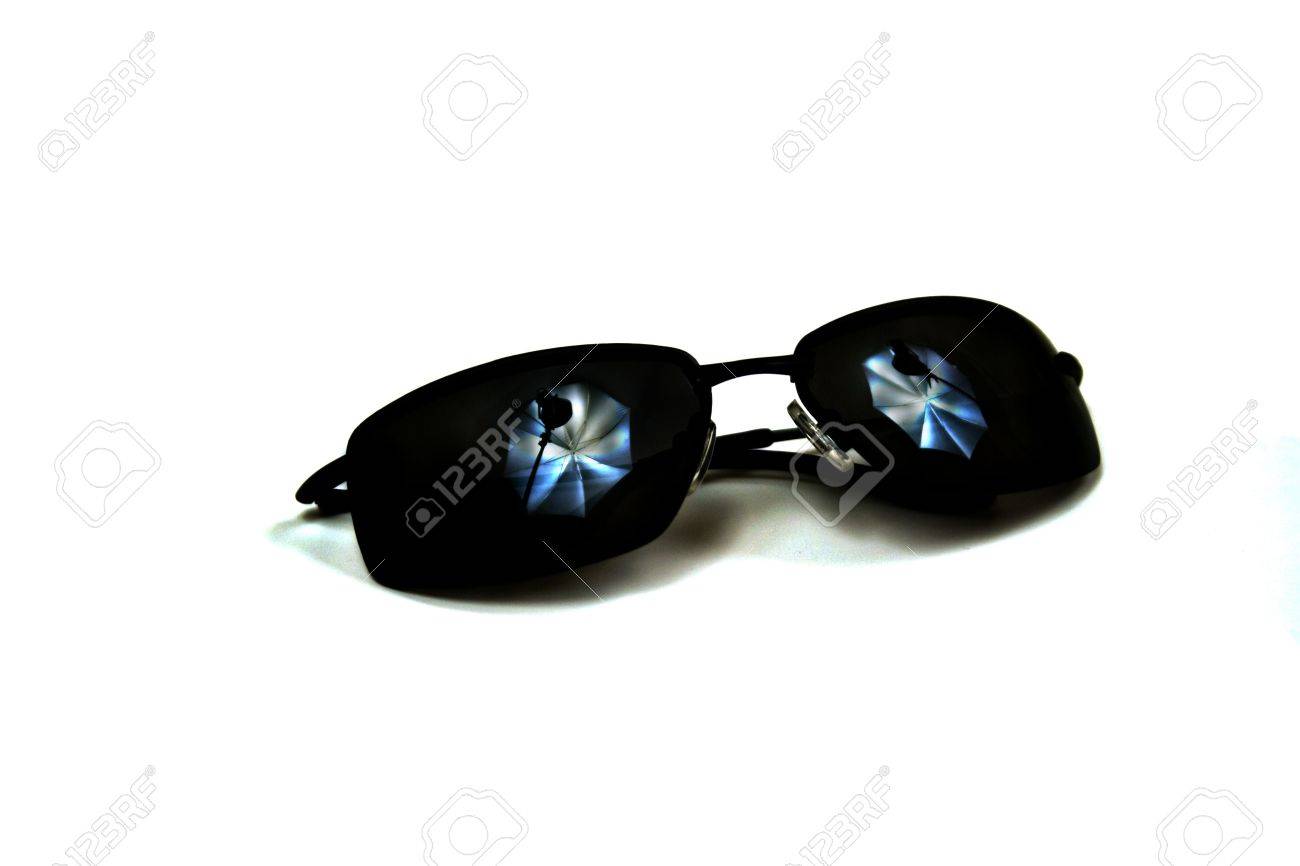 Illuminazione Per Lo Studio : Immagini stock occhiali da sole con lo studio illuminazione di
