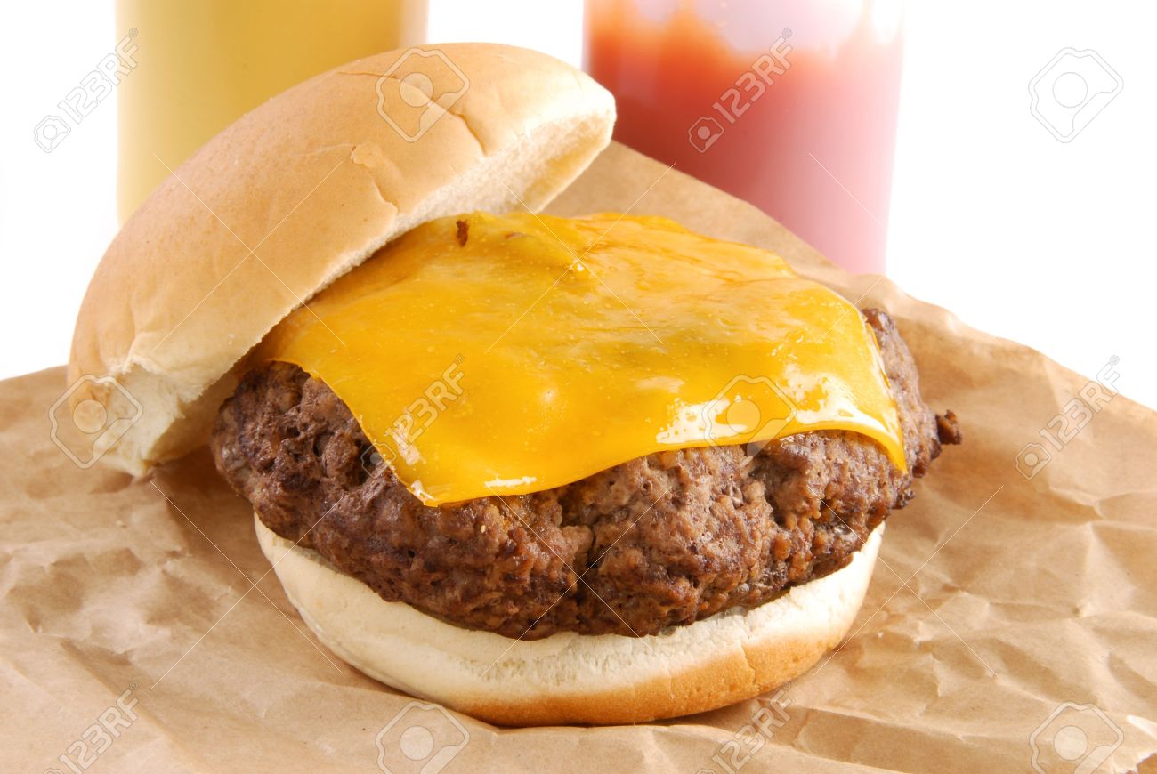 茶色の包装紙に簡単なチーズバーガー の写真素材 画像素材 Image 1416