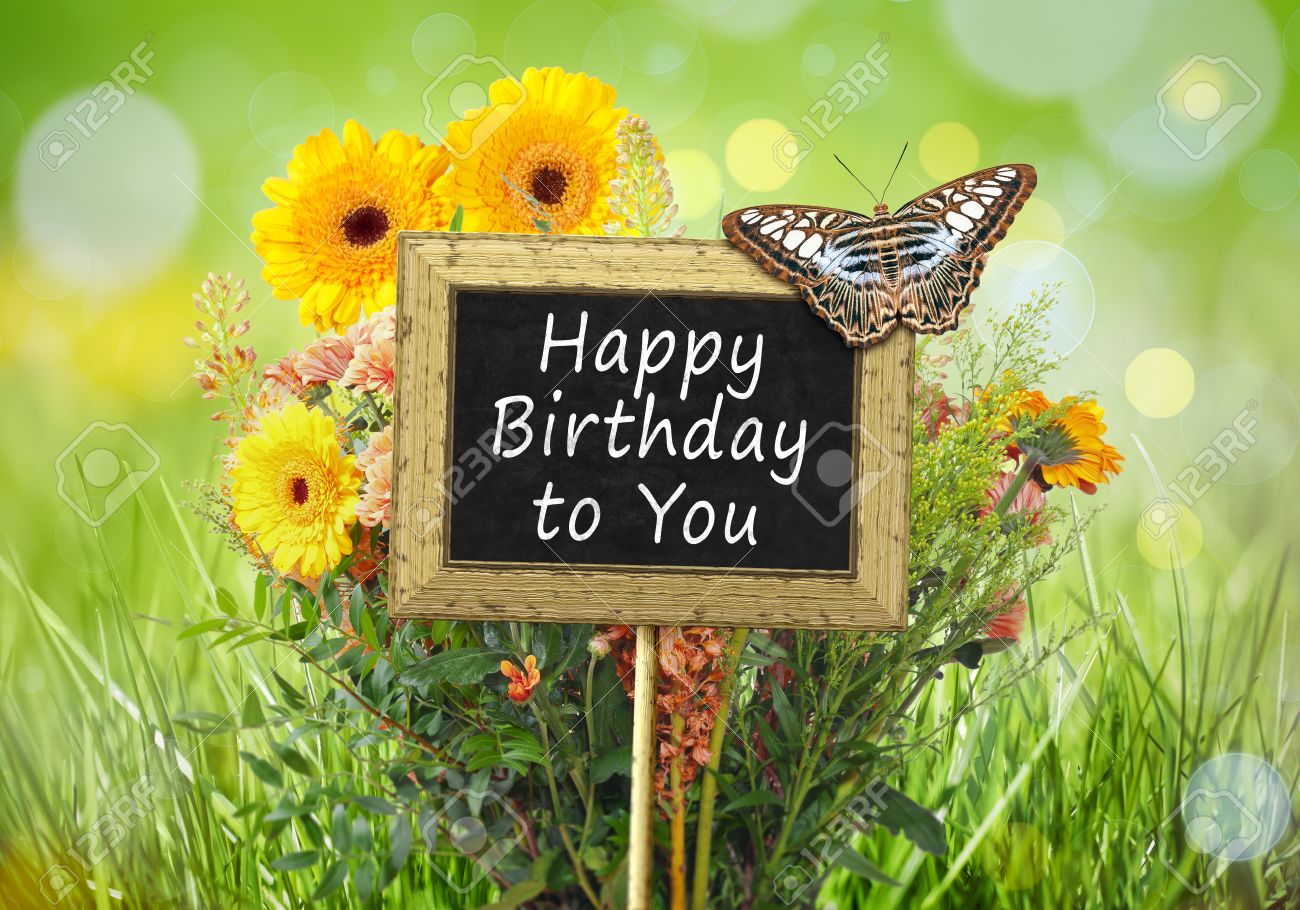 Une Image D Un Petit Tableau Dans Le Jardin Avec Le Texte Joyeux Anniversaire A Vous Banque D Images Et Photos Libres De Droits Image