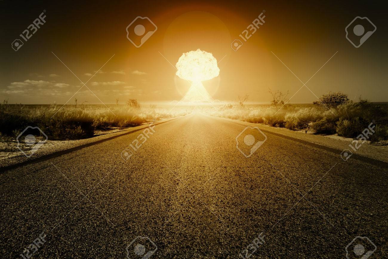 L'immagine di una strada a una bomba nucleare Archivio Fotografico - 36301776