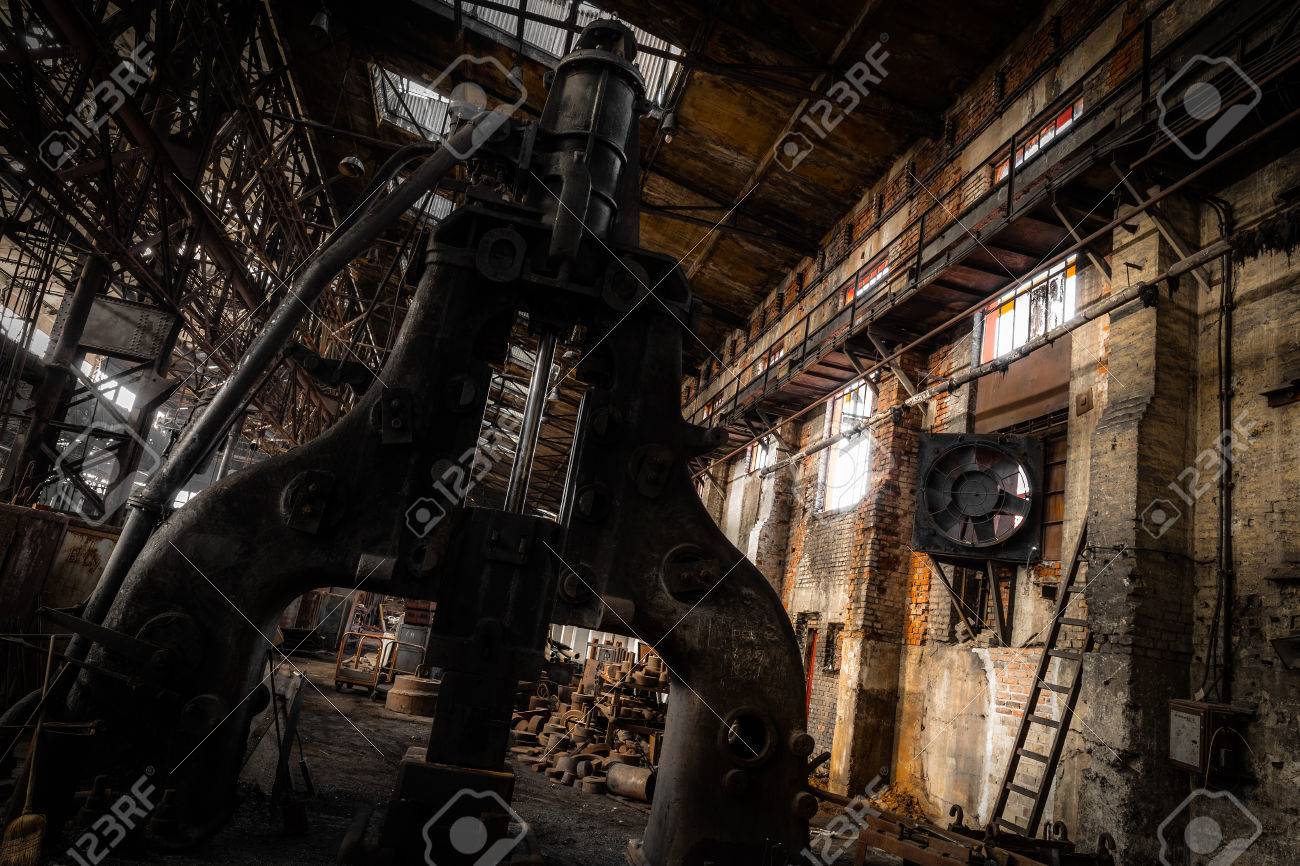 古い鉄の工場で蒸気ハンマー の写真素材 画像素材 Image