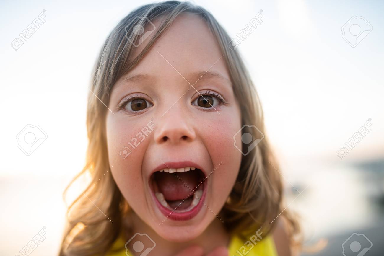 Cute kid with mouth wide open, closeup. - 123364860 Cute kid with mouth wide open, closeup. - 123364860